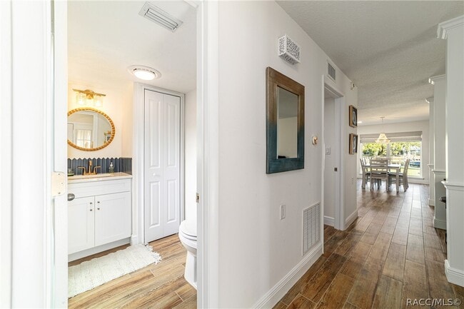 Building Photo - 11517 W Sandpiper Ct