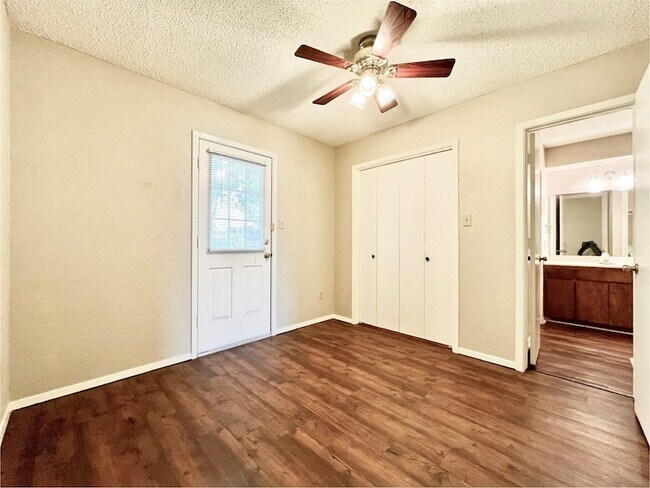 Building Photo - 1247 Dallas Dr