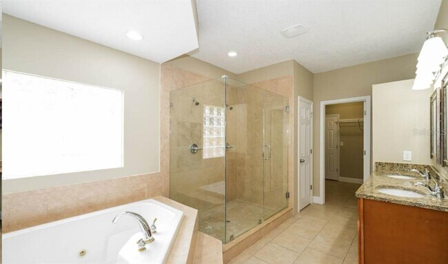 Building Photo - 3215 40th Ave W