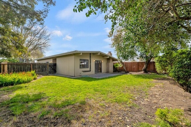 Building Photo - Affordable 2bed/2bath in South Woodland