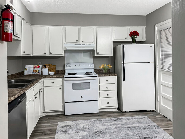 Imperial Arms Apartments 36363646 Spottswood Ave Memphis TN 38111