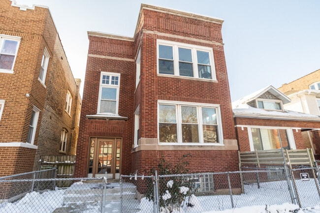 Primary Photo - 3033 W Gunnison St