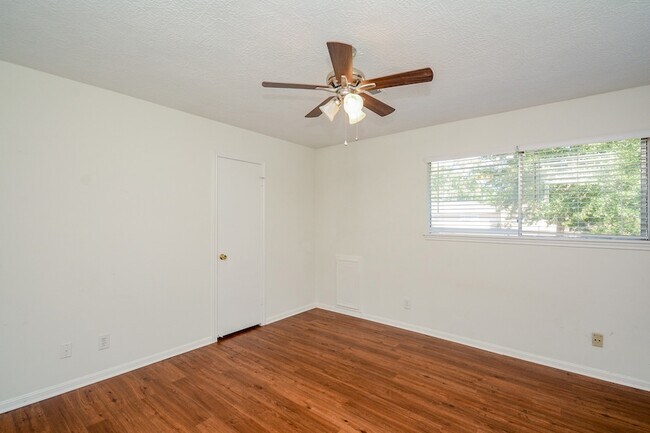 Building Photo - 11610 Cypresswood Dr