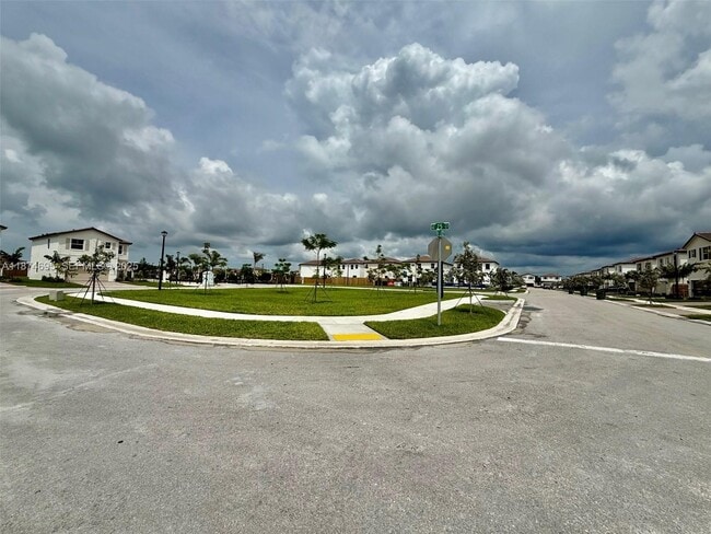 Building Photo - 2600 SE 25th St