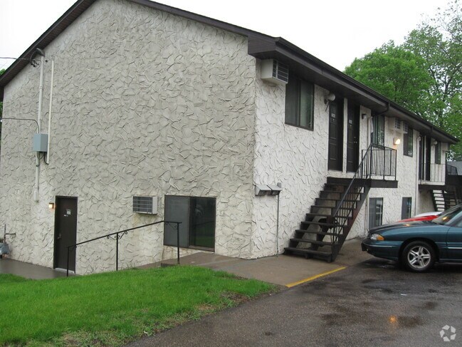 Building Photo - 1562-1568 Sloan St