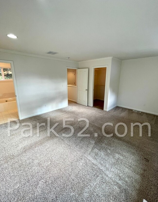 Building Photo - University Place Single Family in Gated Community