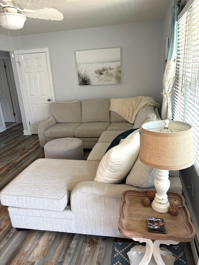 Building Photo - 6 N Newport Ave