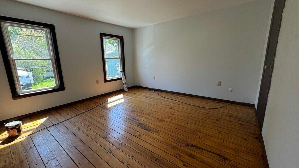 Building Photo - 32 Gaston St