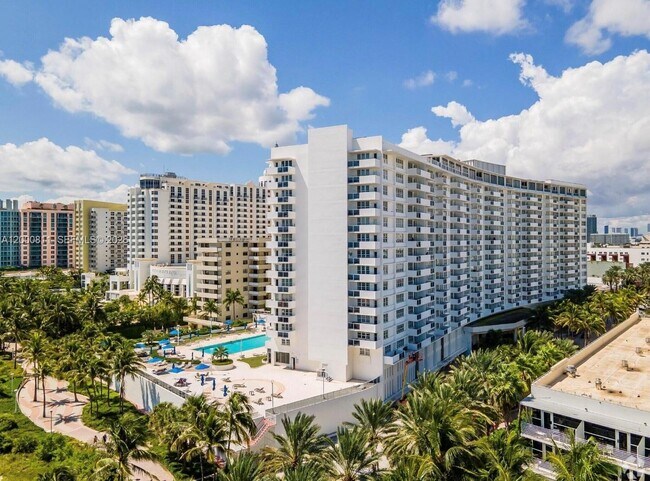 Building Photo - 100 Lincoln Rd