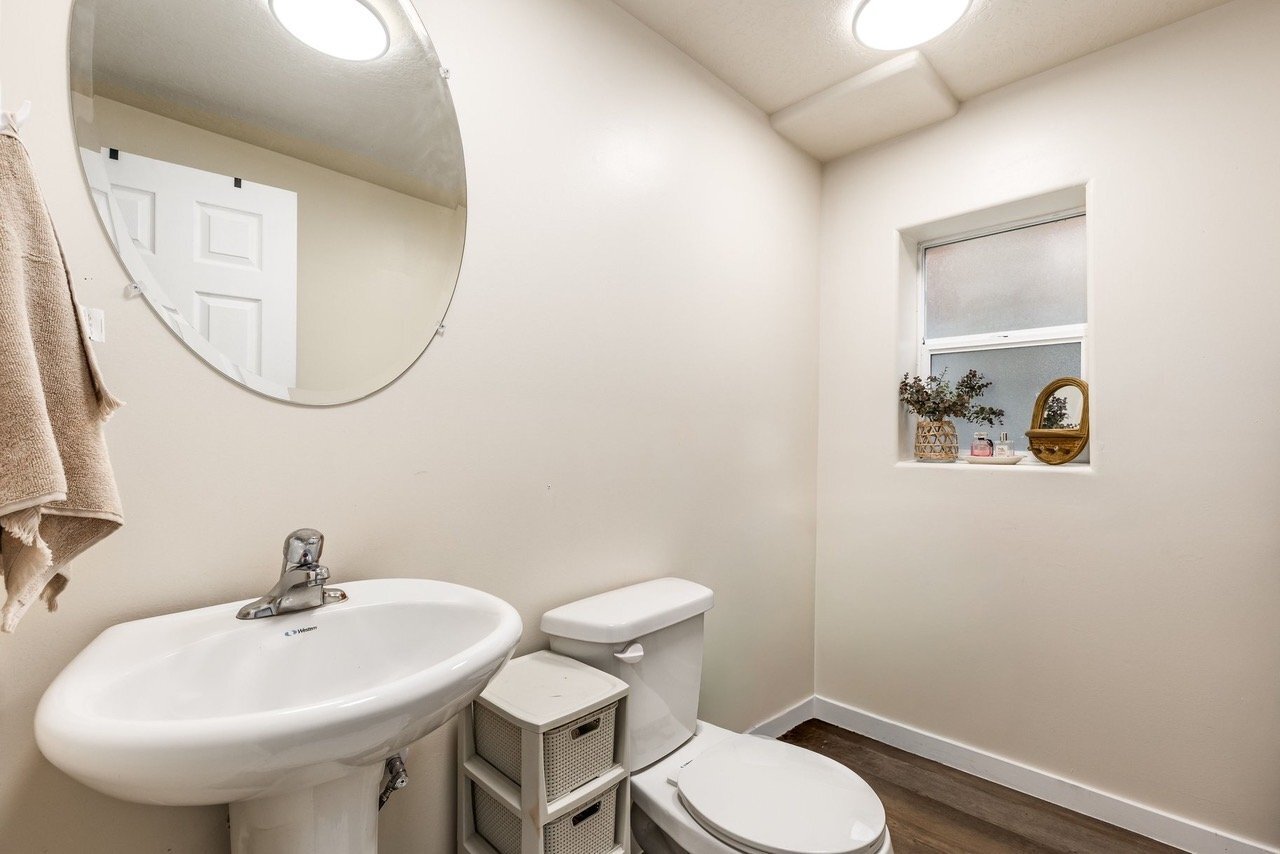 Building Photo - 857 W 200 S