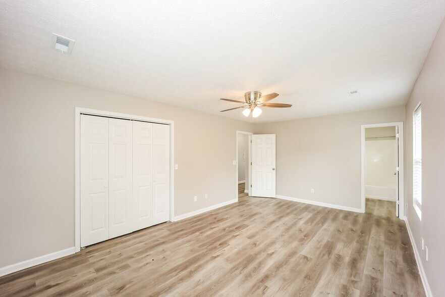 Building Photo - 220 Willow Springs Dr