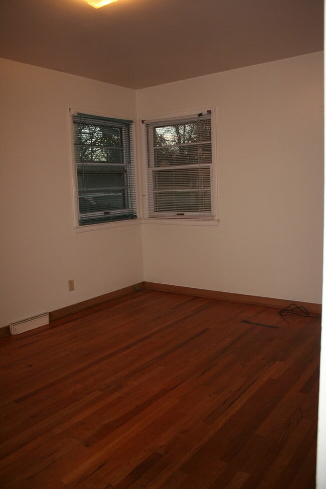 Building Photo - 2 Bedroom Duplex North Ames