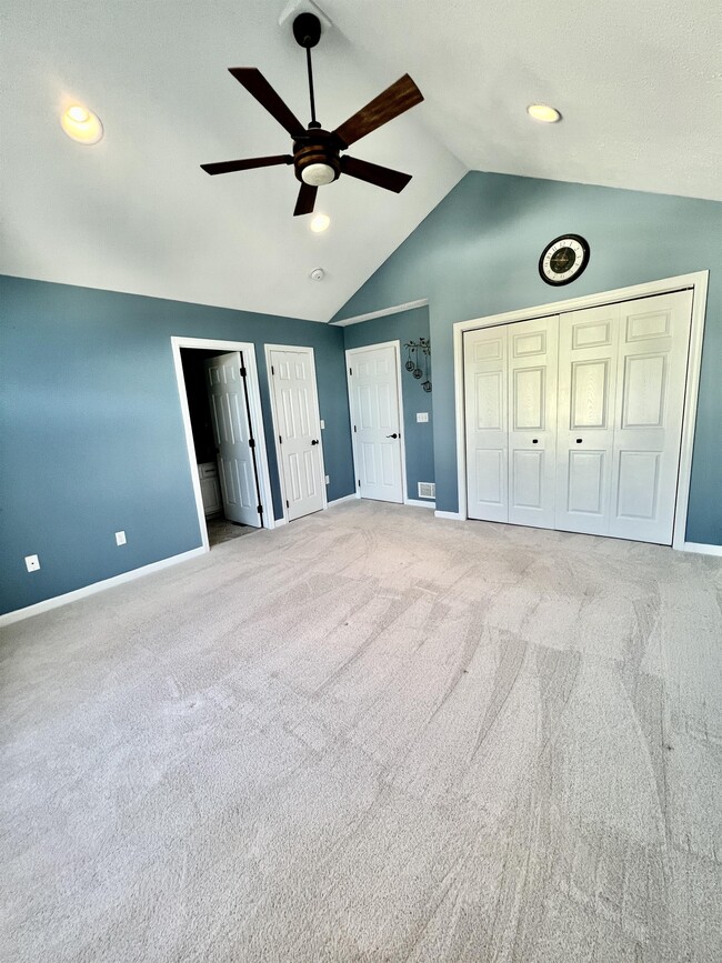 Building Photo - 229 Palisades Dr