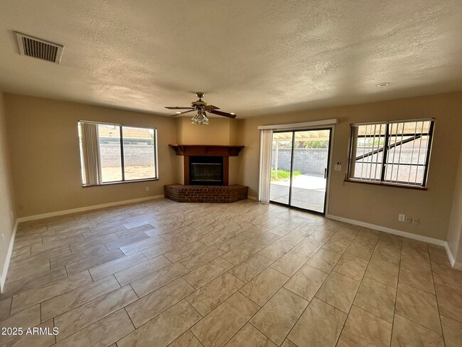 Building Photo - 523 N Los Feliz Dr