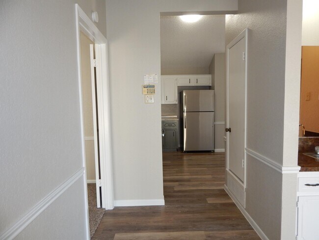 Building Photo - 4505 River Oaks Dr