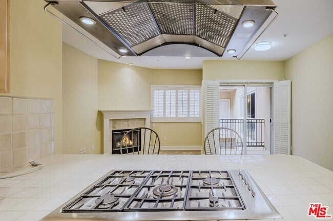 Building Photo - 937 12th St