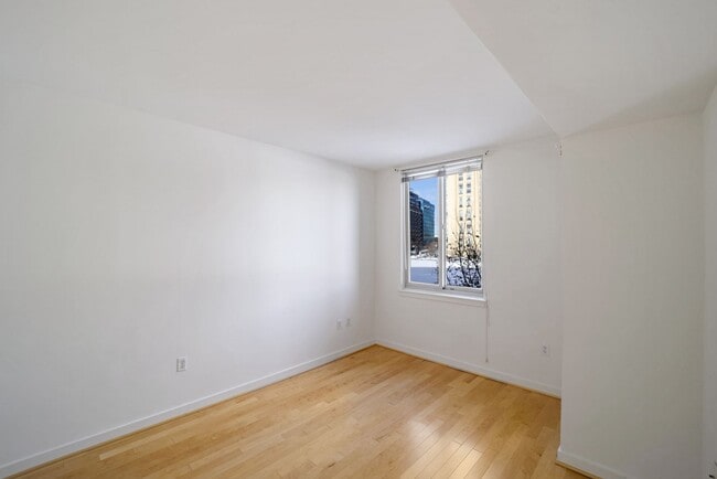 Building Photo - 1BR w/ Parking, Pool, & Fitness Center plu...