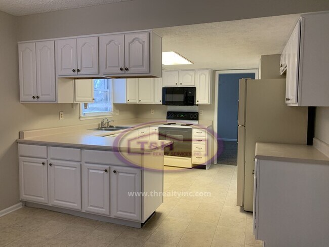 Building Photo - Spacious Home in Perry Township!