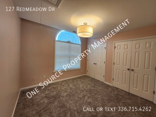 Building Photo - 127 Redmeadow Dr