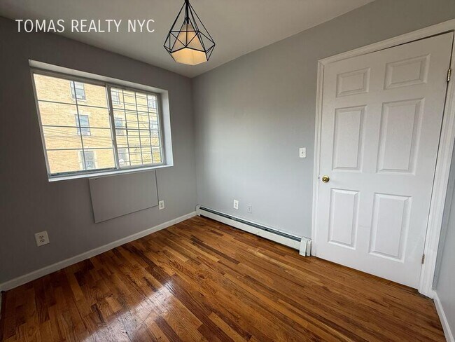 Building Photo - 794 Freeman St