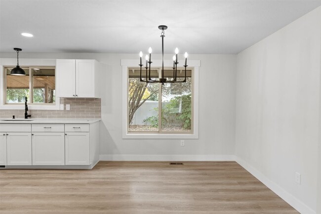 Building Photo - Gorgeous South Hill Home