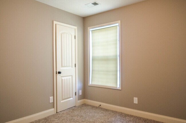 Building Photo - Pet Friendly Ranch Home!