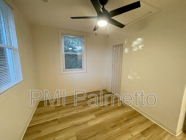 Building Photo - 2205 Harper St