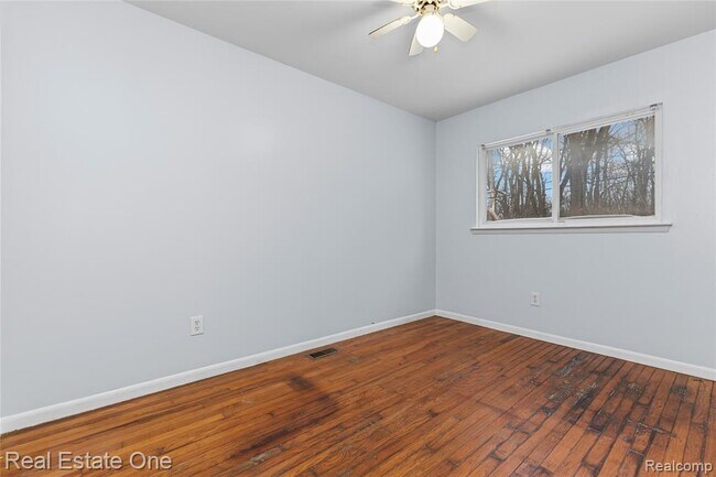 Building Photo - 21046 Wakedon St