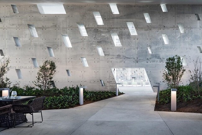 Building Photo - 68 SE 6th St