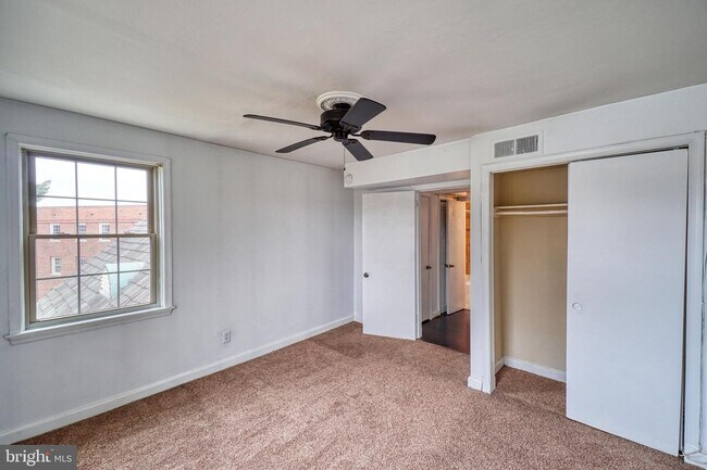Building Photo - 2115 Suitland Terrace SE