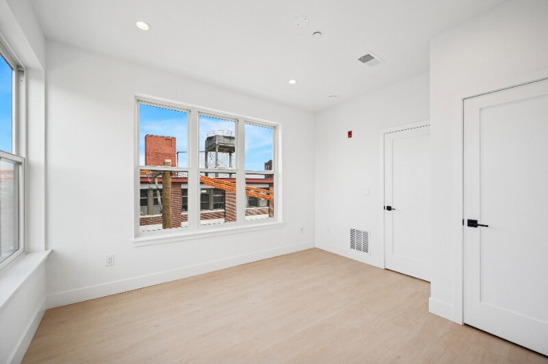 Building Photo - 1653 N 6th St