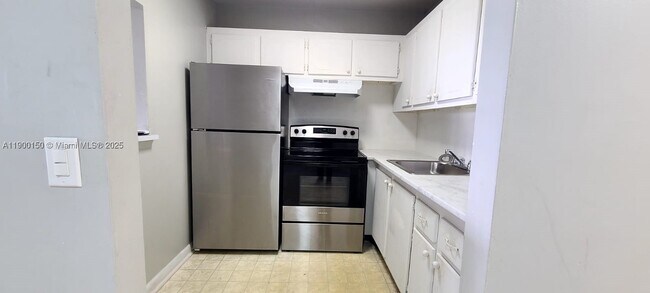 Building Photo - 92 Berkshire D