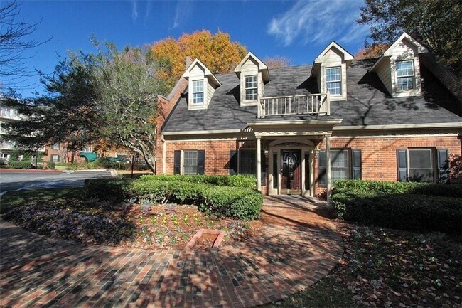 Building Photo - 28106 Plantation Dr NE