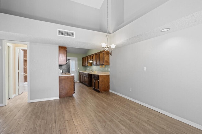 Building Photo - 10901 Highwood Way