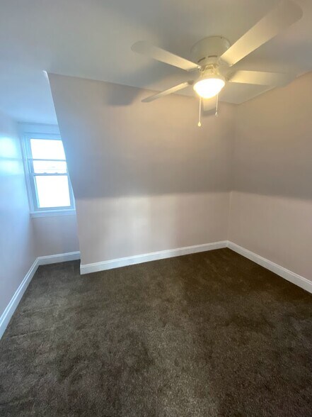 Bedroom - 3859 Brownsville Rd