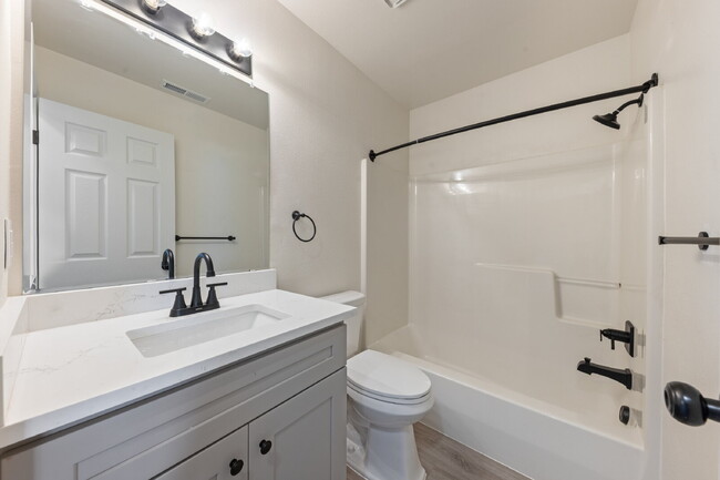 Building Photo - Newly Remodeled 3 bedroom Home