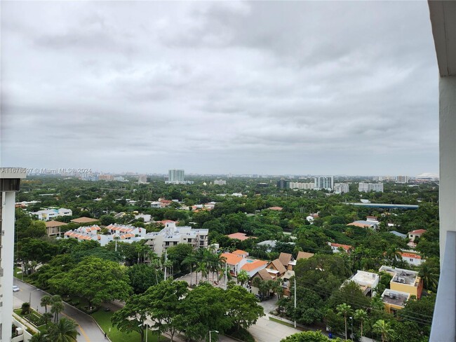 Building Photo - 1901 Brickell Ave