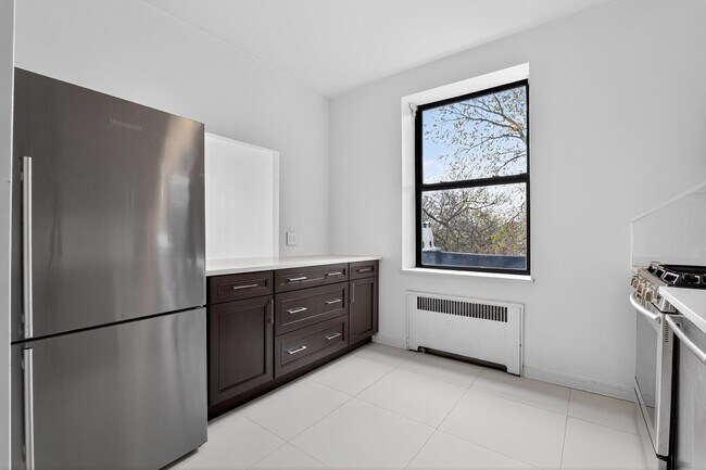 Building Photo - 104 Palisade Ave