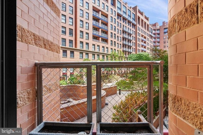 Building Photo - 616 E St NW