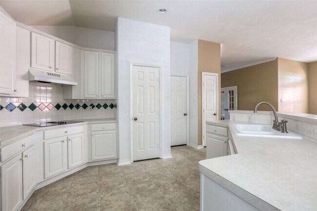 Building Photo - 131 Avonlea Dr
