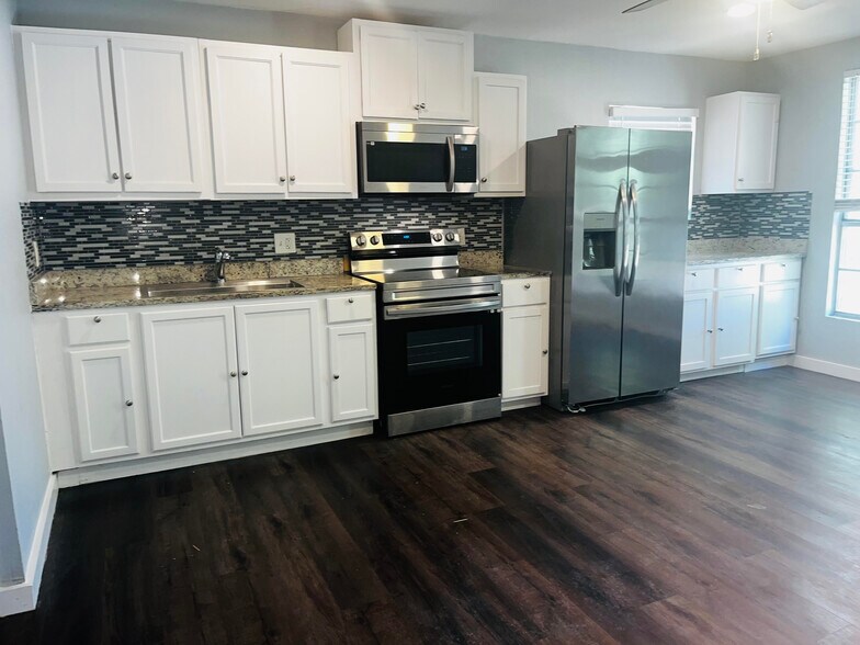 Huge Kitchen - 614 Barberry St