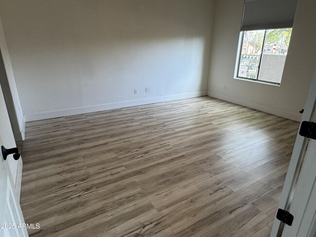 Building Photo - 7580 E Earll Dr