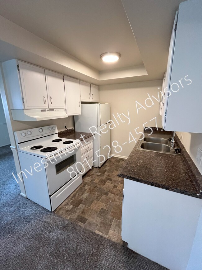 Building Photo - Spacious Apartment in Salt Lake City!