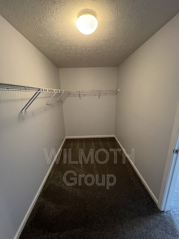 Building Photo - 9451 Glencroft Way