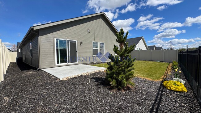 Building Photo - Stunning Home in Star!