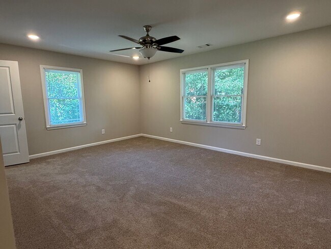 Building Photo - 3 Bedrooms, 2 Bathrooms - Home in North Rome!