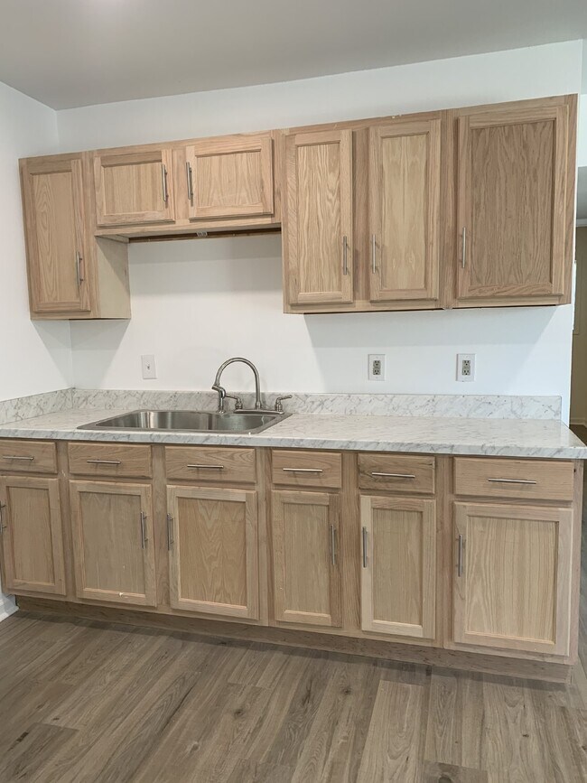 Building Photo - "Charming 2-Bed Oasis in the Heart of Jonesboro – Spacious 720 sq. ft. Living at Vine Street Apar...