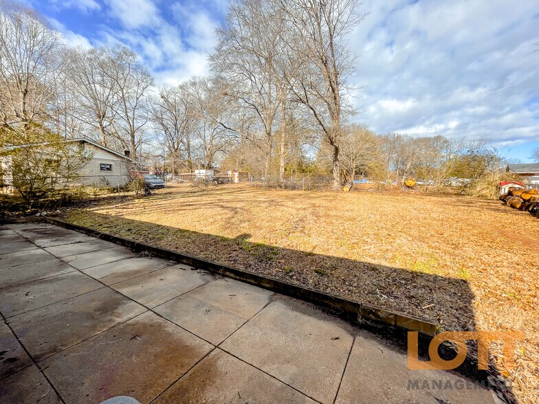 Building Photo - 323 Welcome Ave