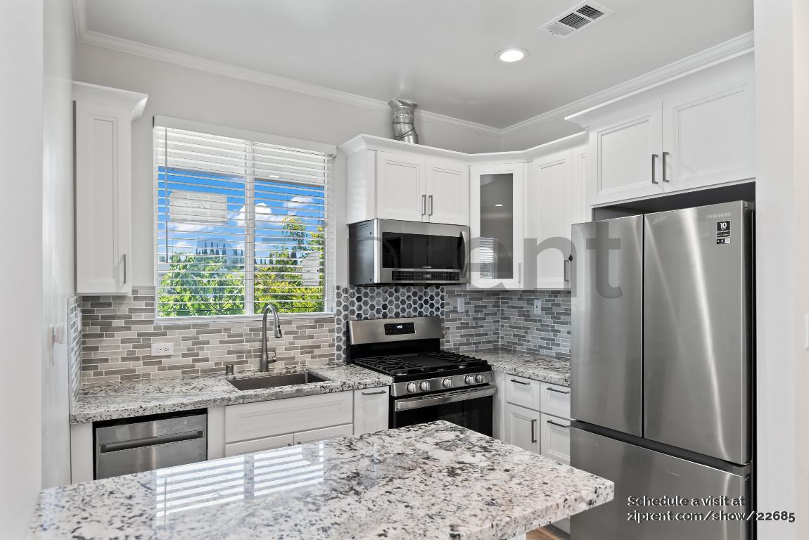 Building Photo - 1419 Flickinger Ave