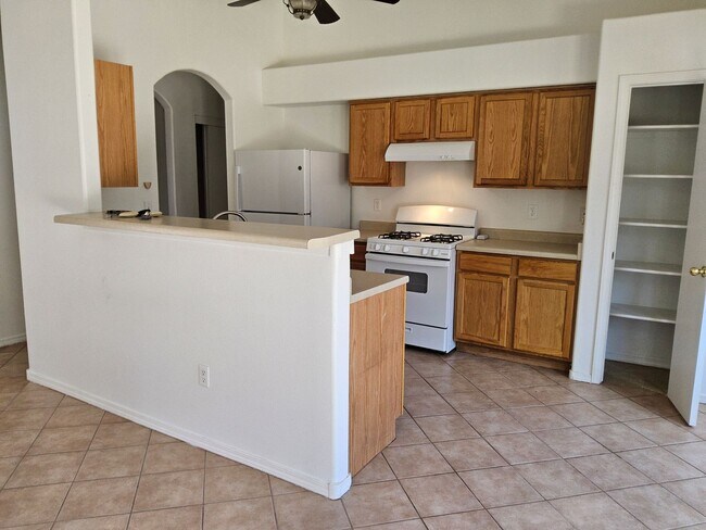 Building Photo - Clean THREE Bedroom Home For Rent